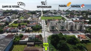 Casa com piscina e 3 quartos à 500mts da praia