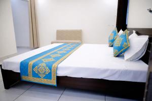 Hotel JL Palace Shri Mahakaleshwar Jyotirlinga Temple And Railway Station - Fully Air Conditioned Premium Room - Free Wi-fi - Free Parking Available - Best Premium Hotel In Ujjain