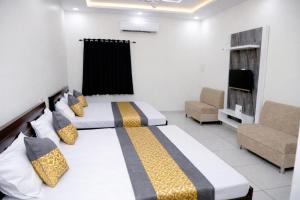Hotel JL Palace Shri Mahakaleshwar Jyotirlinga Temple And Railway Station - Fully Air Conditioned Premium Room - Free Wi-fi - Free Parking Available - Best Premium Hotel In Ujjain