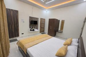 Hotel JL Palace Shri Mahakaleshwar Jyotirlinga Temple And Railway Station - Fully Air Conditioned Premium Room - Free Wi-fi - Free Parking Available - Best Premium Hotel In Ujjain