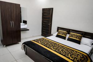 Hotel JL Palace Shri Mahakaleshwar Jyotirlinga Temple And Railway Station - Fully Air Conditioned Premium Room - Free Wi-fi - Free Parking Available - Best Premium Hotel In Ujjain