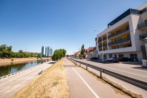 Ava Central Apartment 10