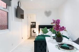 TOS Luxury Apartment Modern Private Studio