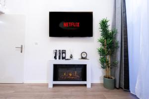 Family Apartment with elevated King-Size Loft Bed l Walk to City Centre