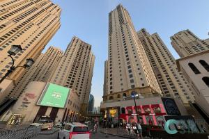 Cloud 9 - Steps to the Beach Elegant 2BR in JBR