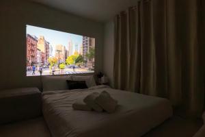 A cozy, welcoming space perfect for 3 to 7 guests with Free laundry and Parking