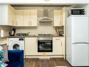 Rosefield by CENTRAL SERVICED APARTMENTS - Cosy 1 Bedroom - Close To University of Dundee - Sleeps 2 - Ground Level - Self Check In - Modern and Cosy - Fast WiFi - Heating 24-7 - Free Street Parking