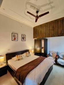 Singh Loft - Cozy 2nd Floor Penthouse