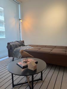 Modern 1D1B with Style Full Living Room and Kitchen