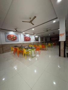 Hotel Shri Omkar Palace & Family Restaurant
