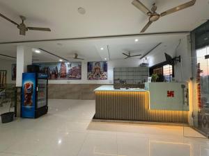 Hotel Shri Omkar Palace & Family Restaurant