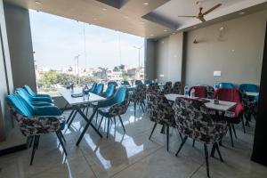 Hotel Raaz and Family Restaurant