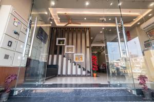 Hotel Raaz and Family Restaurant