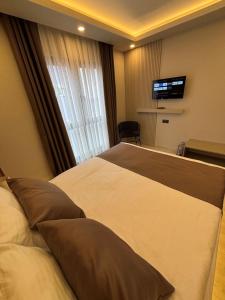 Airport Corner Hotel