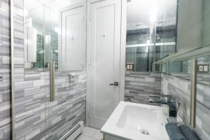 Elegant Central Park Suite - 4 Bedroom Self Check-In