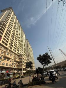 Smart Budget Stay Near Expo Mart and Metro Station