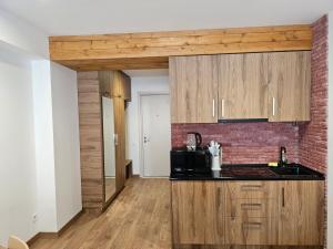Evdo Apartments F4 wooden cozy studio