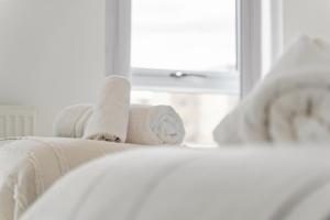 Stylish Modern Home - Sleeps 5 - FREE Parking