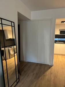 Warm, distinguished studio!