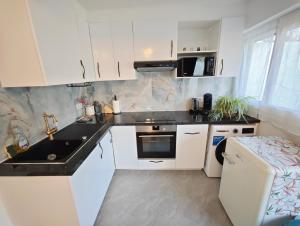 Arc de Triomphe 2 min walk Elegant Apartment