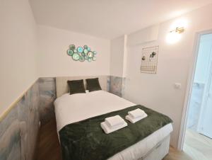 Arc de Triomphe 2 min walk Elegant Apartment