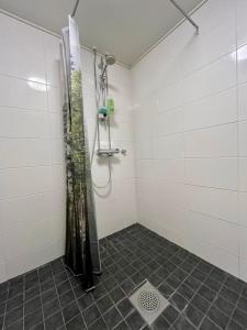 Modern studio apartment with free parking