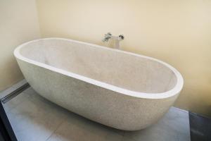 2BDR Villa Aurelia - Construction nearby