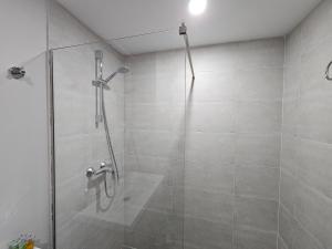 Evdo Apartments F4 White Stay