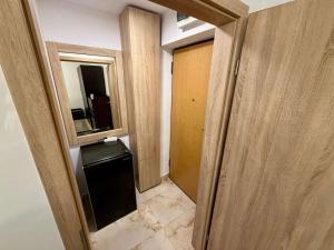 Cozy modern studio Downtown by Managr