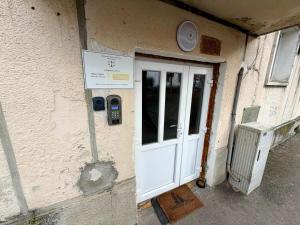 Cozy modern studio Downtown by Managr