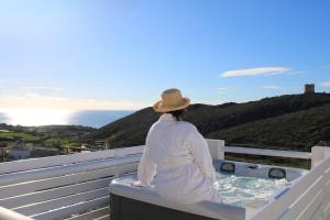 Asmeri Residence with Jacuzzi in Santorini