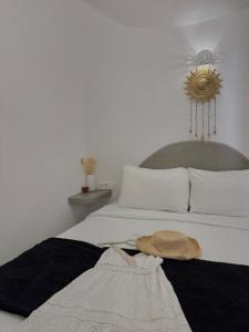 Asmeri Residence with Jacuzzi in Santorini