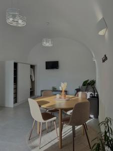 Asmeri Residence with Jacuzzi in Santorini