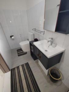 Nayuha Apt A1 - 3 bed rooms - Reach for the beach, across the road