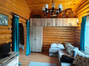 Cabana Alesia, relaxare la poalele Raraului