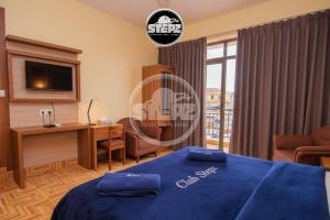 Stepz Lounge and Motel