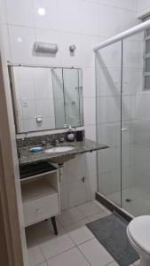 Apto Silencioso 2 quadras da praia Copacabana, próximo ao Metrô