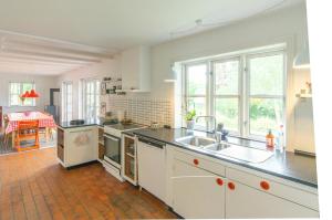 Historic Fishermans House At Bønnerup Beach