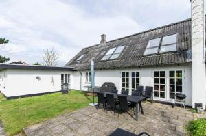 Historic Fishermans House At Bønnerup Beach