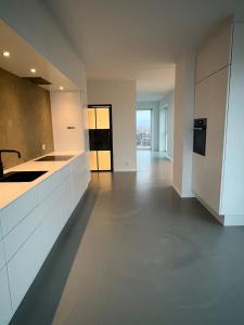 Penthouse 10 min to beach and metro