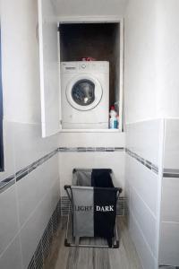 Lake View and Private Garden House for 6