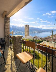 Lake View and Private Garden House for 6