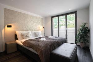 Denali Apartment by HomeFlow