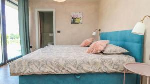 Beautiful Villa Una Sofia with pool in Tinjan