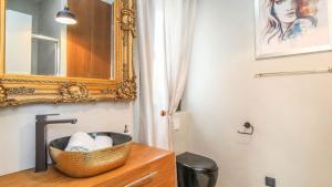 Beautiful Villa Una Sofia with pool in Tinjan