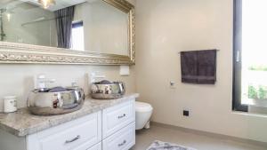 Beautiful Villa Una Sofia with pool in Tinjan