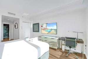 Coconut Grove Suite 20th Floor Suite with Views