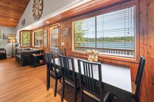 Lakefront the Cove - On the Lake