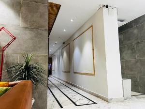 Divine Inn Hotel Near Rajouri Garden Main Market