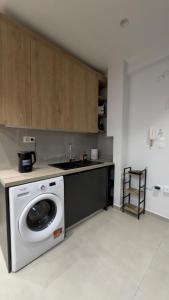 Modern 2BR Garden Apartment in Faliro Sleeps 5